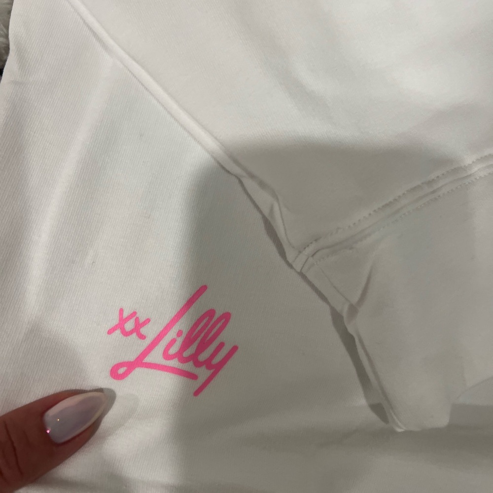 Sold🎈🎈🎈Lilly Pulitzer Lilly Hearts DisneySweatshirt❤️‍🔥NEW - Picture 13 of 13